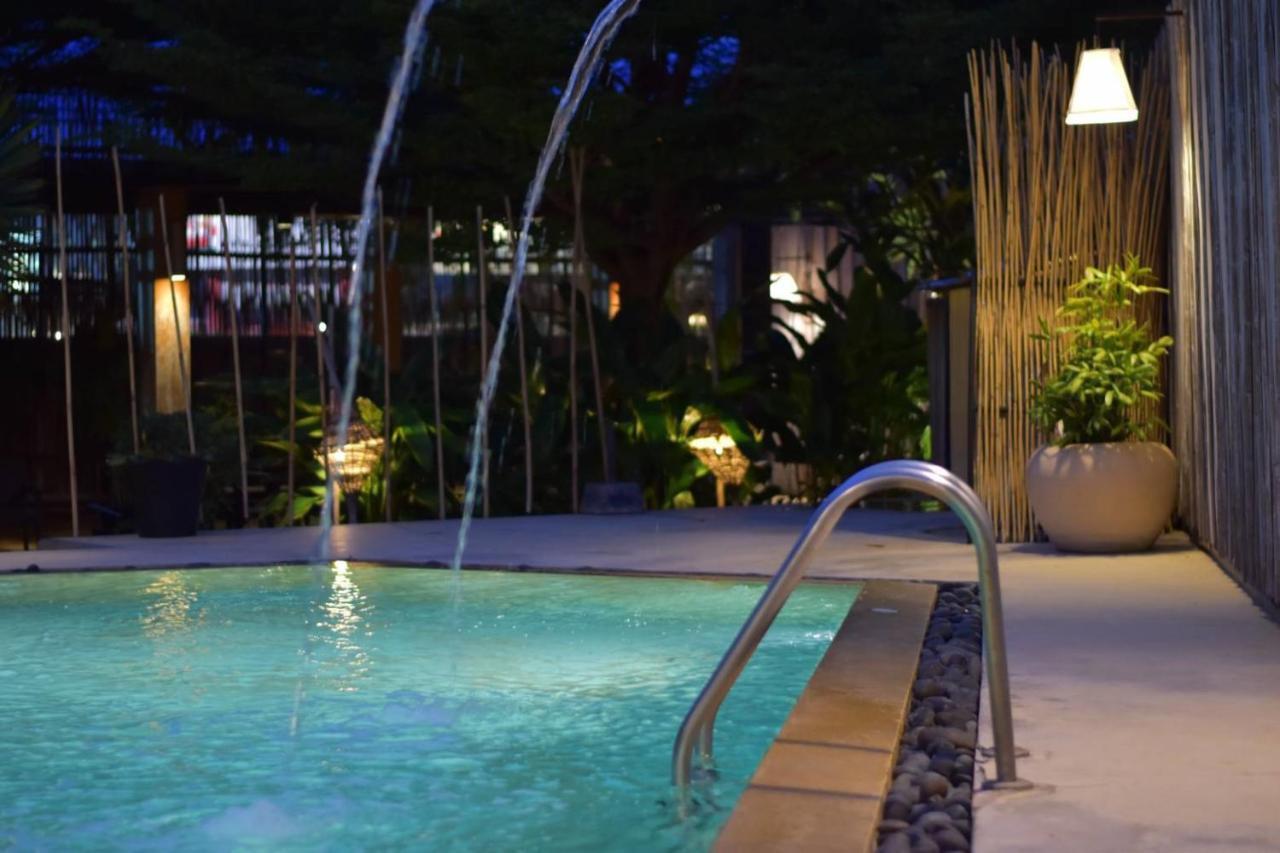 Amara Resort HHQ Exterior foto